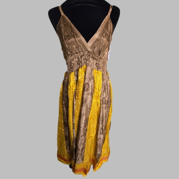 Dresses & Skirts - Chic Brown and Yellow Midi Dress NWT